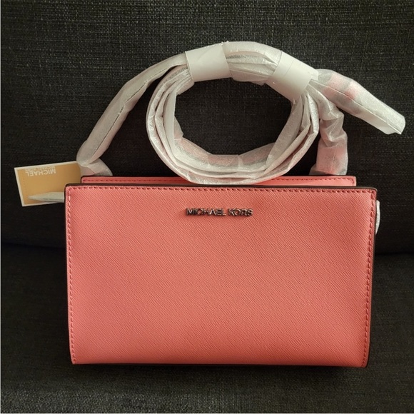 Michael Kors Sheila Small Crossbody $398 - Picture 2 of 6